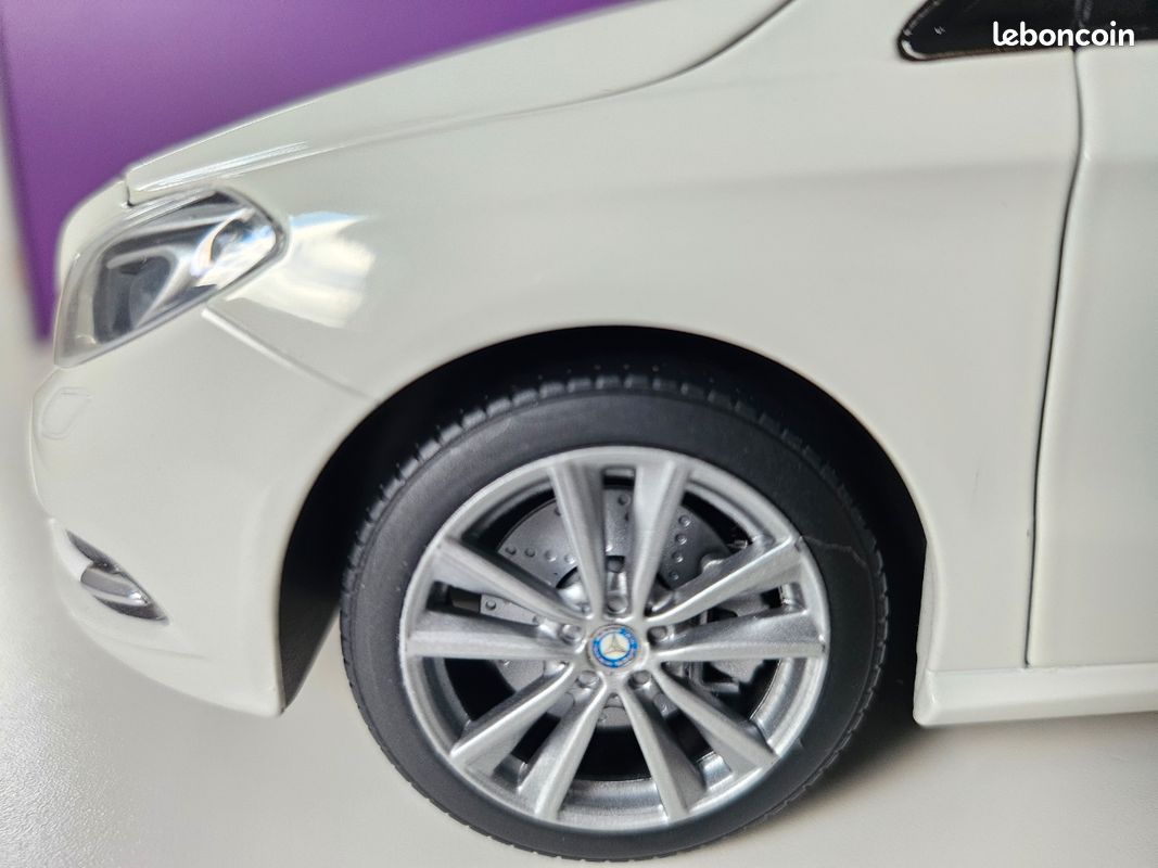 Mercedes B180 2011 Blanche NOREV 1/18 - Série Street - Neuve En Boîte