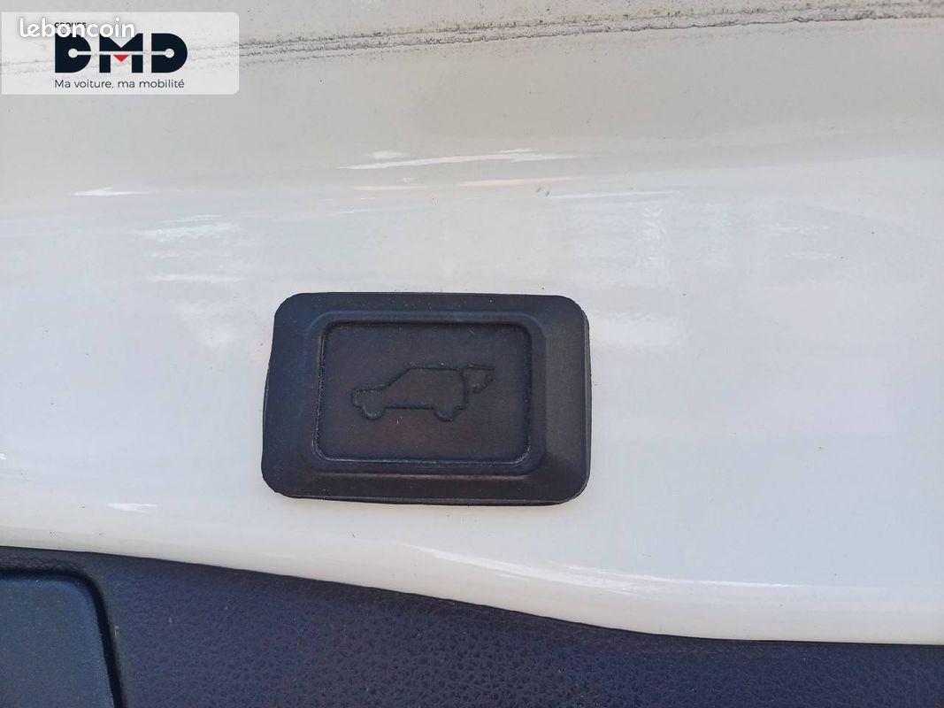 TOYOTA RAV4 Hybride Rechargeable AWD Design (image 19)