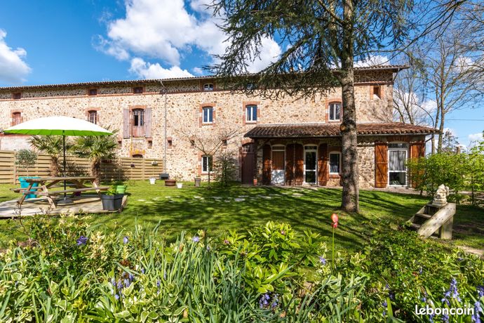 Maison 8 pièces 317 m²