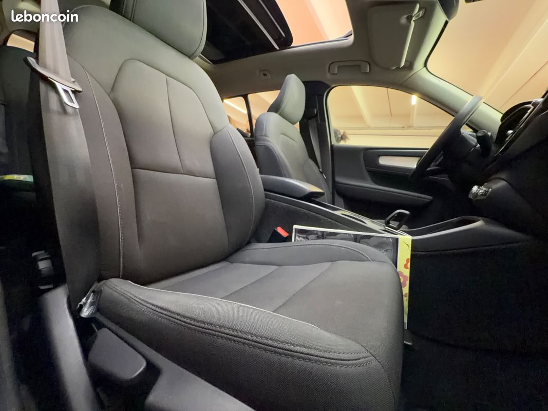 Volvo XC40 T5 261Ch Plug in Hybrid Inscription Business - 2EME MAIN / HISTORIQUE COMPLET / TOIT OUVRANT PANORAMIQUE / CARPLAY / CAMERA DE RECUL / COFFRE ELECTRIQUE (image 10)