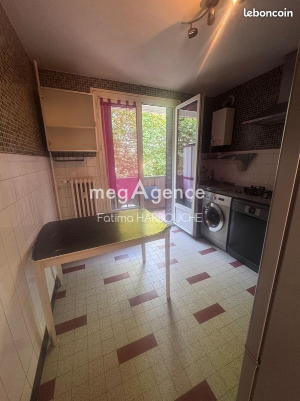 Appartement 3 pièces 56 m² · à Le Chambon-Feugerolles · 56 m² · 49 000 €