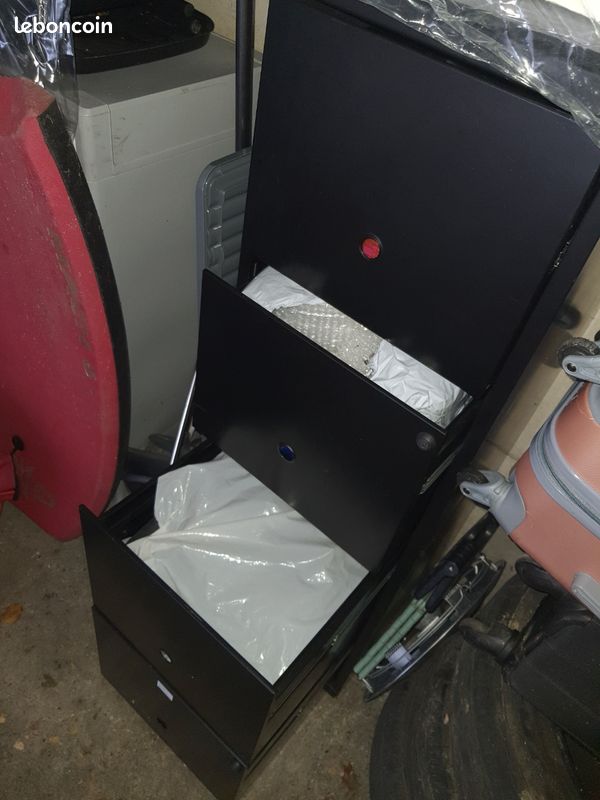 Placard de rangement des documents (image 2)