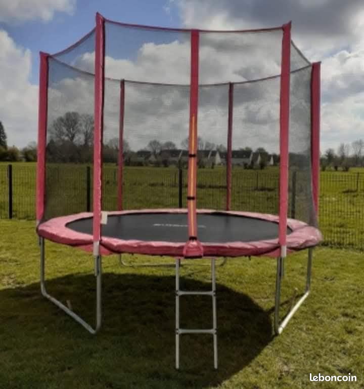 Trampoline (image 1)