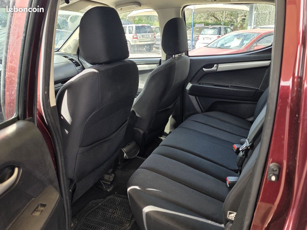 ISUZU D-MAX 2.5 4X4 CAB SOLAR Véhicule Première main (image 4)