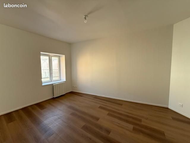 Appartement 3 pièces 58 m² · à La Chapelle-de-Guinchay · 58 m² · 560 €