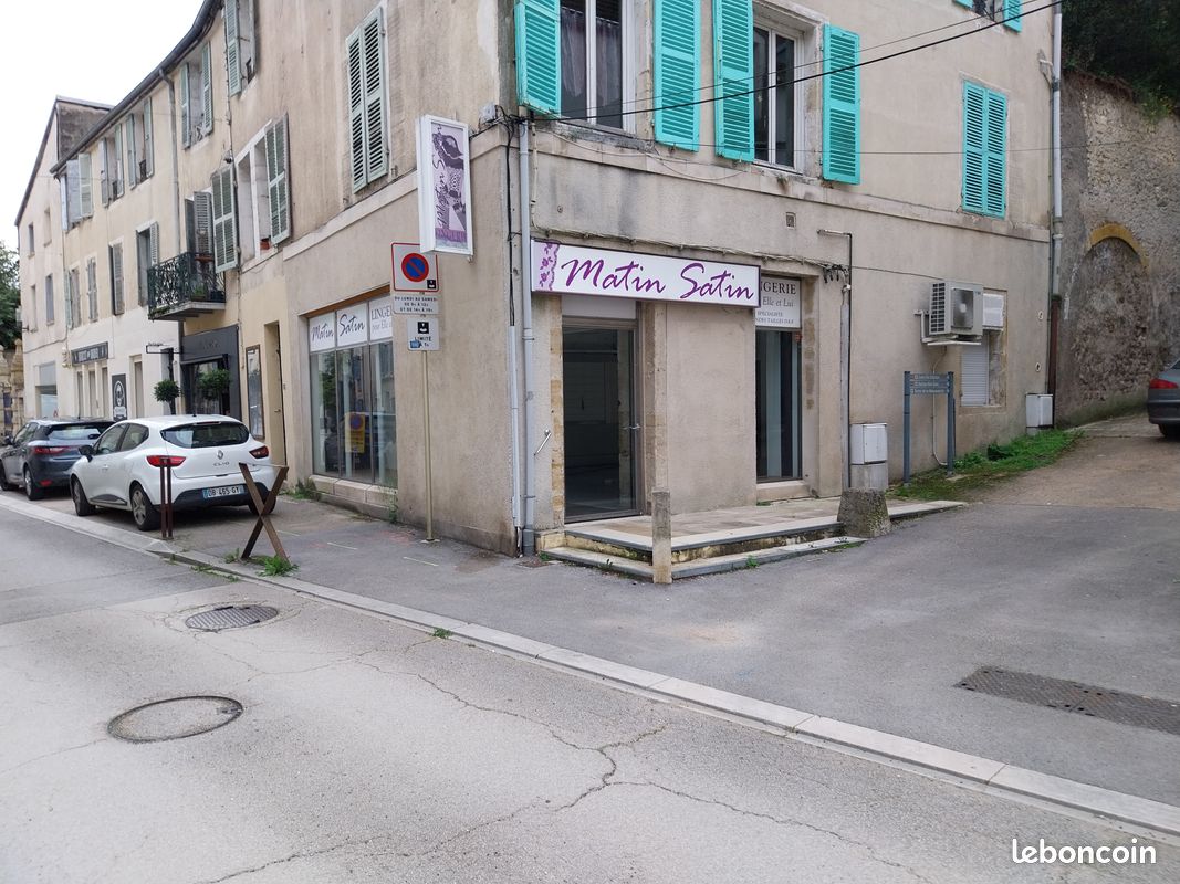 Immeuble 16 pièces 560 m² · à Gray · 560 m² · 260 000 €