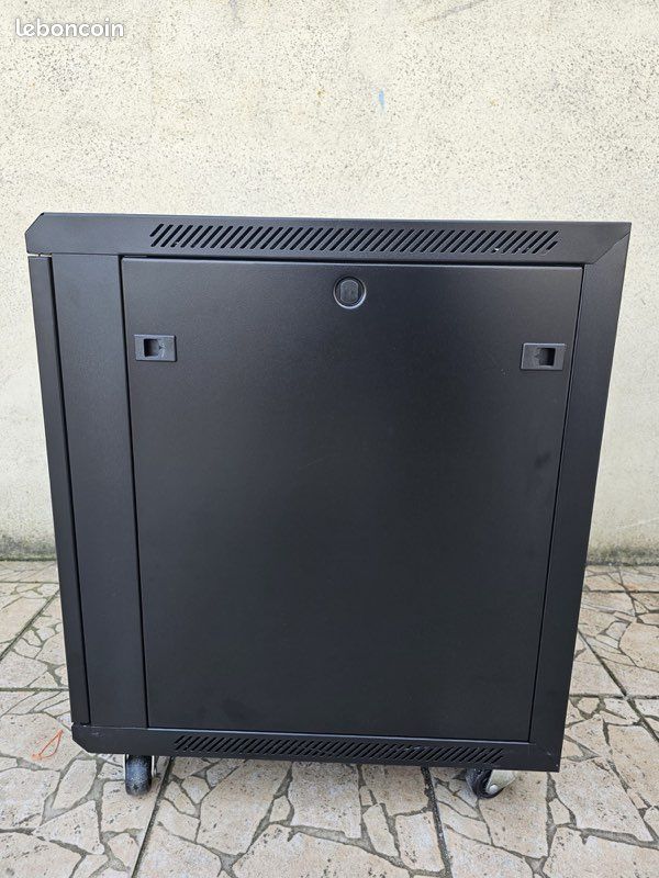 Baie informatique 12U sur roulettes comme neuf - Accessoires informatique