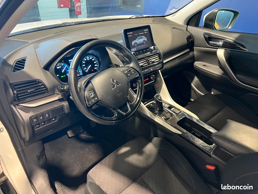 MITSUBISHI ECLIPSE CROSS PHEV 188 INSTYLE 4WD – 2021 – AUTO – 102 000 km – CARPLAY – SIEGES CHAUFFANTS – SUIVI COMPLET (image 7)
