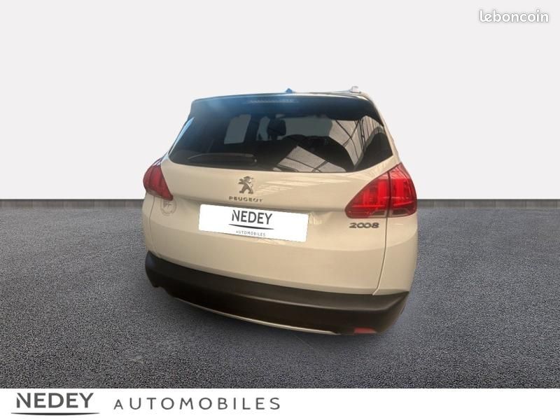 Peugeot 2008 1.2 PureTech 110ch Allure S&S (image 5)