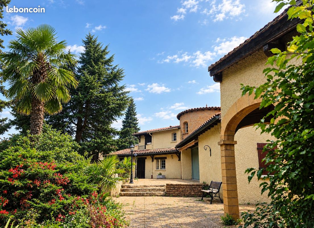 Maison 9 pièces 232 m² · à Saint-Cyr-au-Mont-d'Or · 232 m² · 975 000 €