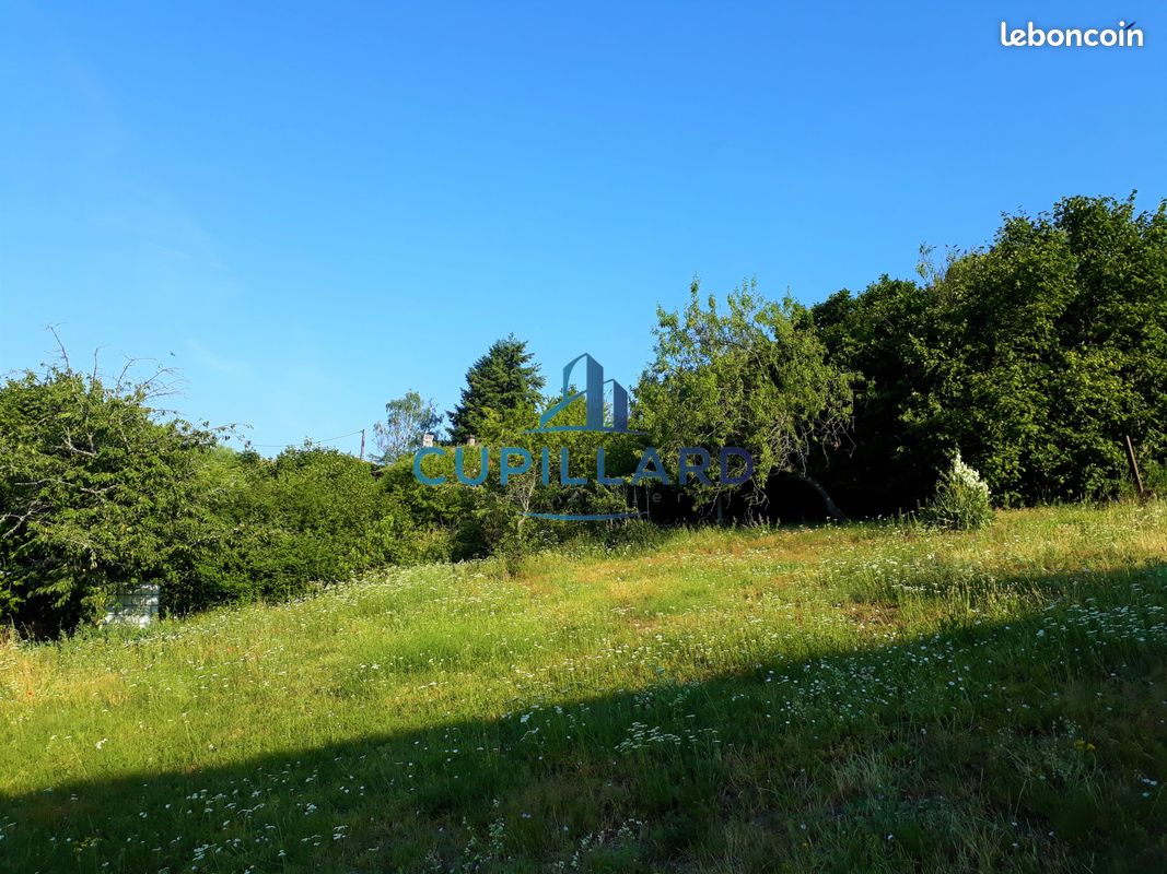 Terrain 693 m² · à Renaison · 693 m² · 85 000 €