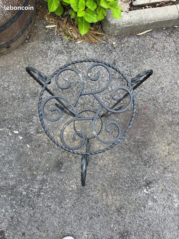 Porte pot de fleurs en fer forgé (image 3)