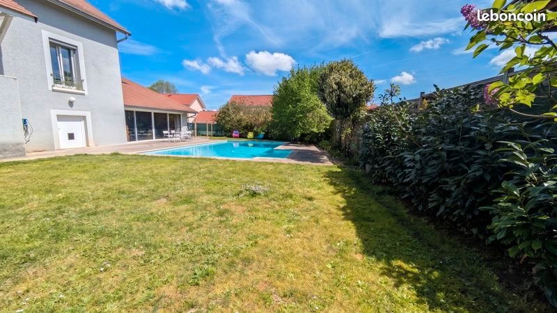 Maison 7 pièces 200 m² · à Montferrat · 200 m² · 400 000 €