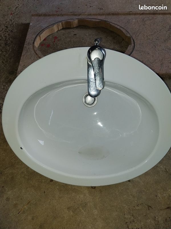 Vasque émaillée avec mitigeur et siphon (image 1)