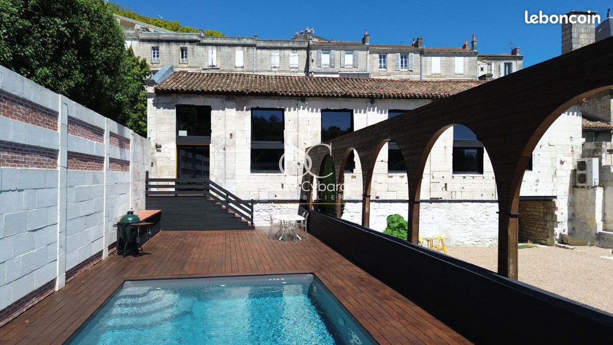 Maison 7 pièces 260 m² · à Angoulême · 260 m² · 577 500 €