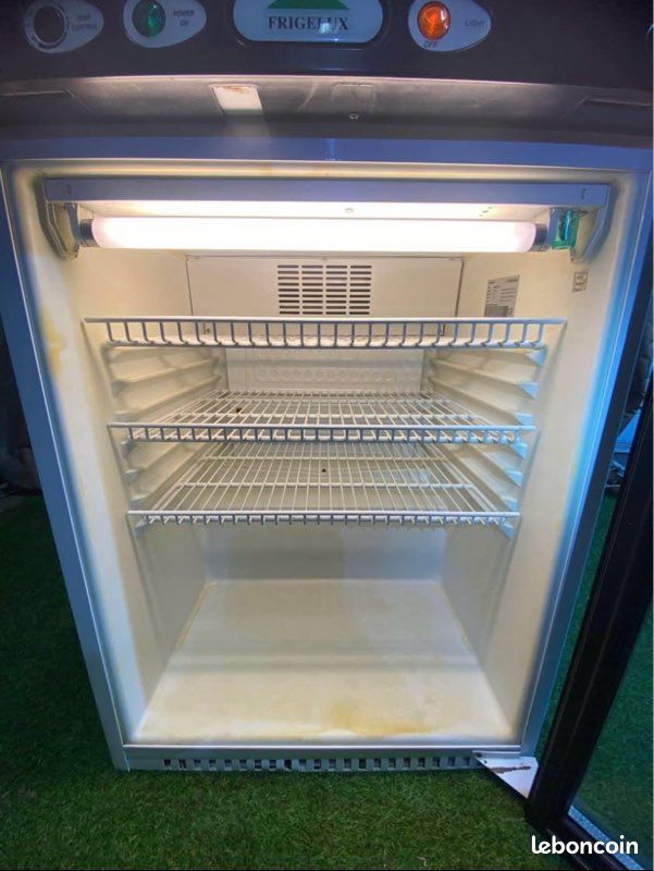 Arrière bar ou à poser sur le comptoir réfrigéré | 1 Porte battante et vitrée | 128 Litres (image 2)