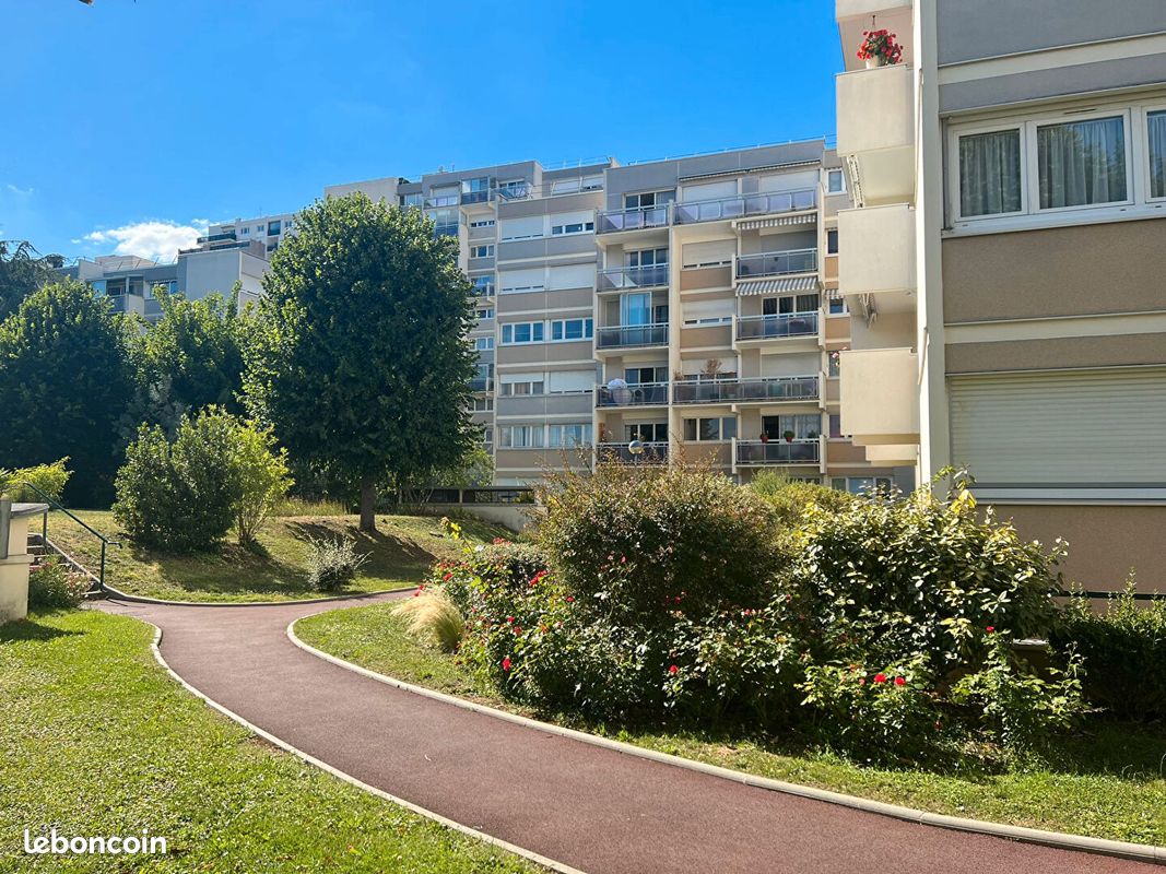 Appartement 1 pièce 27 m² · à Chatou · 27 m² · 815 €