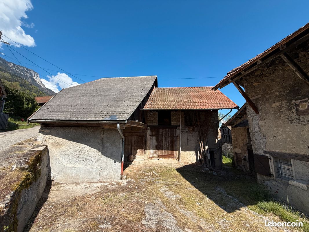 Maison 4 pièces 200 m² · à Chapareillan · 200 m² · 170 000 €