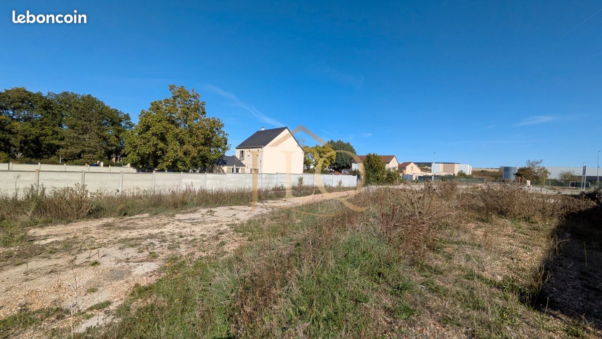 Terrain 702 m² · à Cherisy · 90 000 €
