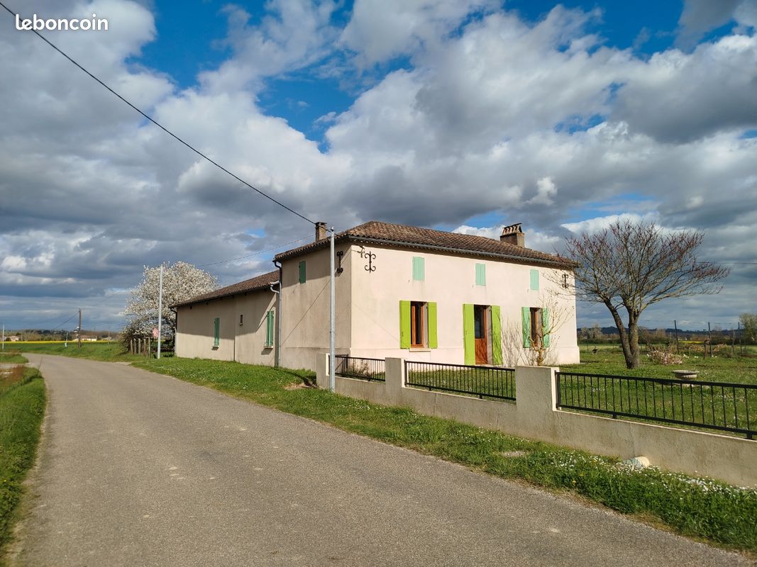 Maison 6 pièces 275 m² · à Virazeil · 275 m² · 120 000 €