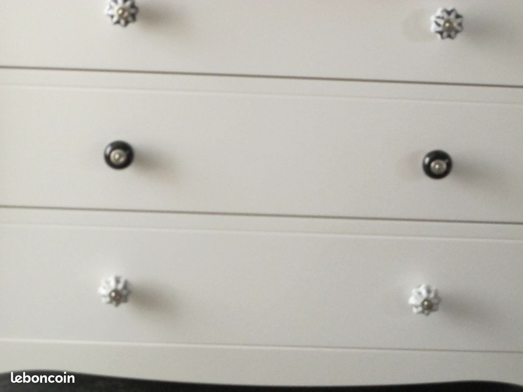 Commode blanche (image 1)