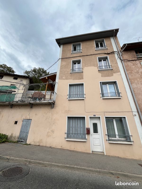 Maison 6 pièces 140 m² · à Saint-Marcellin · 140 m² · 180 000 €