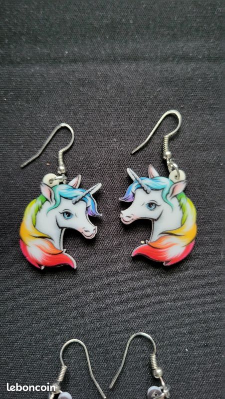 Boucles d'oreilles plastique chat / licorne (image 3)