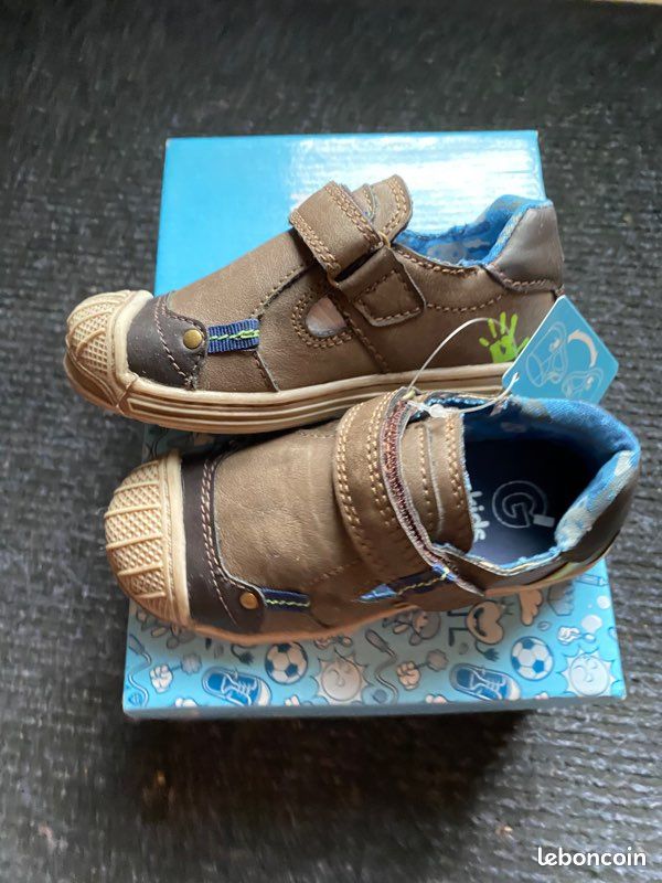 Chaussure ouverte garçon p.25 Neuve (image 1)