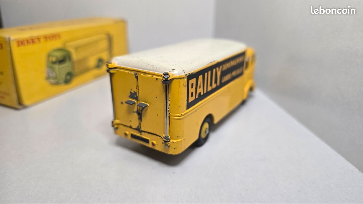 Dinky-toys Simca Fourgon Cargo n°33A