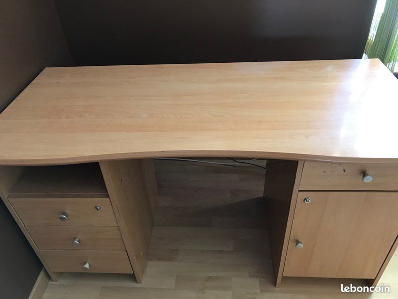 Bureau (image 1)