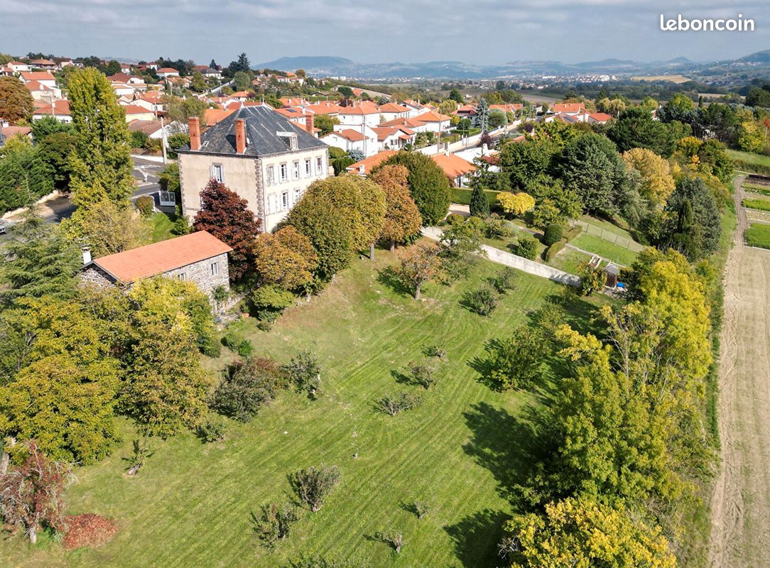 Maison 7 pièces 260 m² · à La Roche-Blanche · 260 m² · 449 000 €
