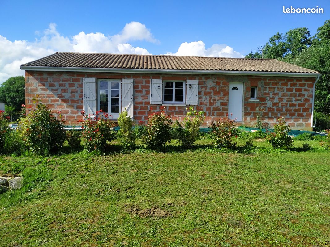 Maison 6 pièces 210 m² · à Lamothe-Montravel · 210 m² · 141 000 €