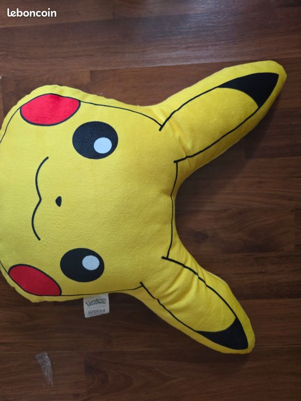 Coussin pikachu (image 1)