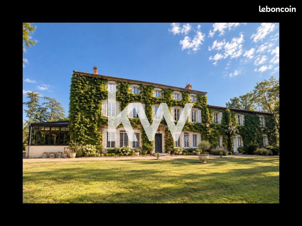 Maison 12 pièces 560 m² · à L'Hôpital-le-Grand · 560 m² · 990 000 €