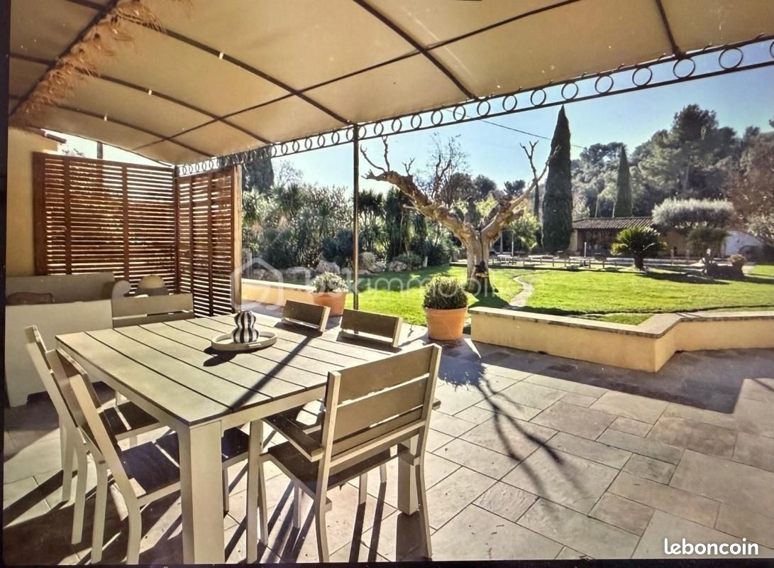 Maison 5 pièces 186 m² · à Grans · 186 m² · 2 690 €/mois