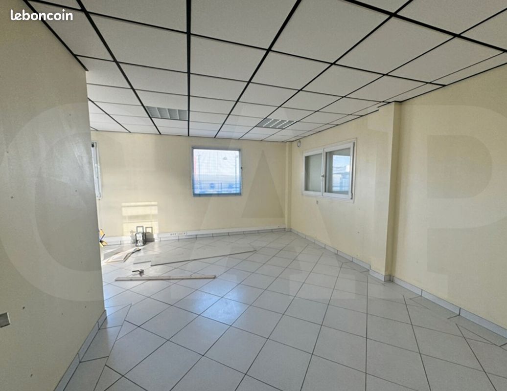 Bureaux 82 m² LE RELECQ KERHUON (image 3)
