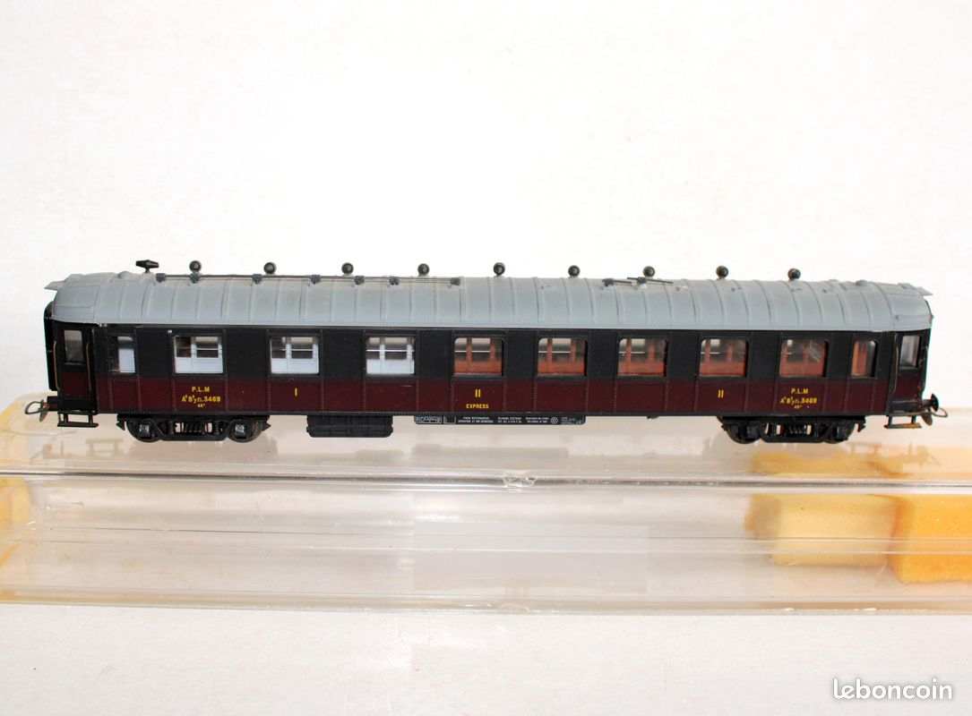Voiture de voyageurs à 3 essieux, 2ème classe, type B3yg 761, de la DB