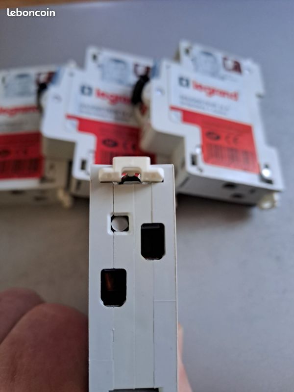Disjoncteurs neufs Legrand 32 et 10 a (image 2)