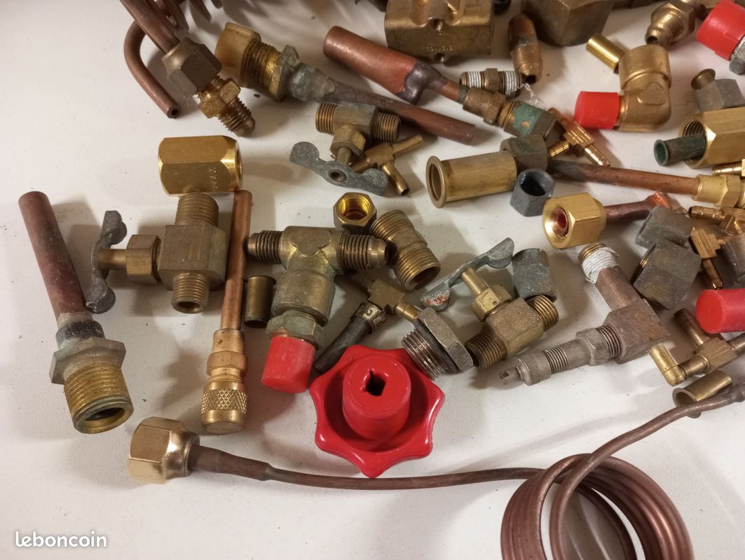 Lot De Raccords Et Pièces En Laiton Et Cuivre – Plomberie – Occasion En Bon état