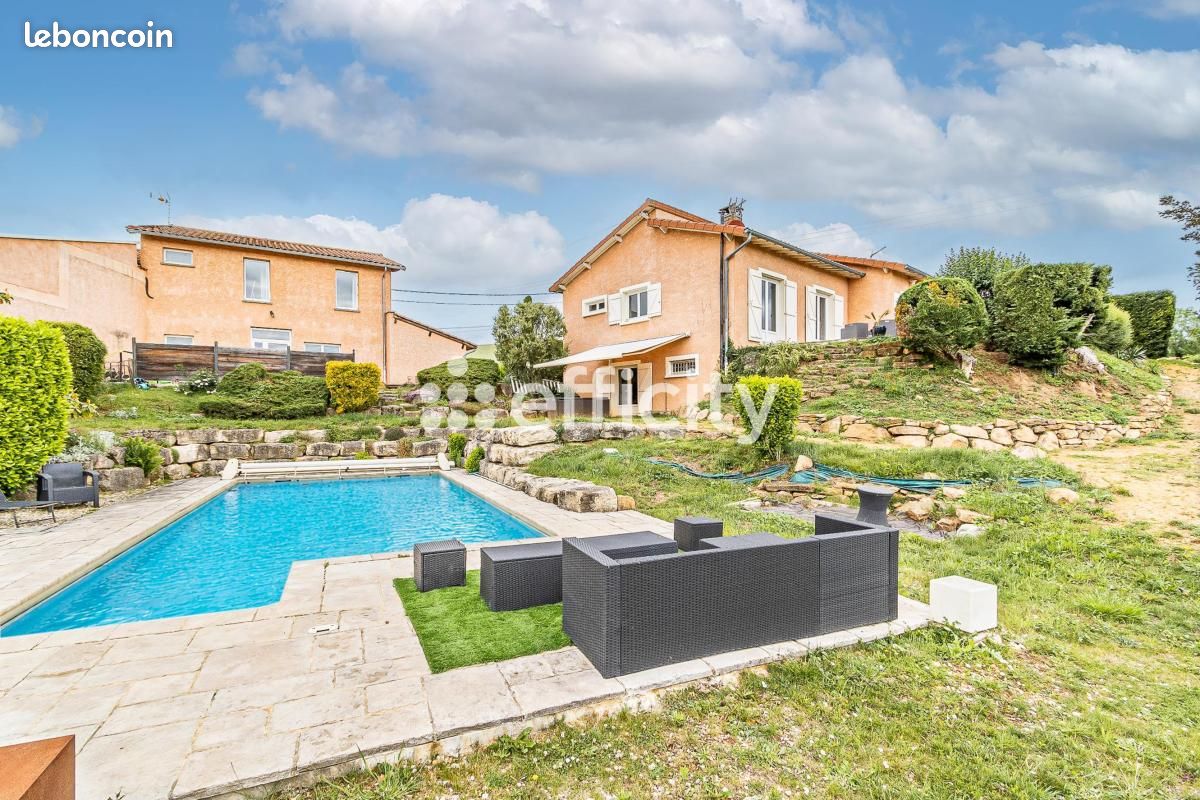 Maison 9 pièces 327 m² · à Val d'Oingt · 327 m² · 620 000 €