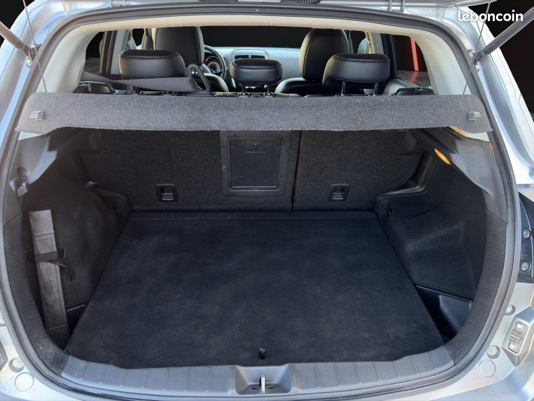 PEUGEOT 4008 1.6 HDi 114 cv Style 4x4 (image 19)