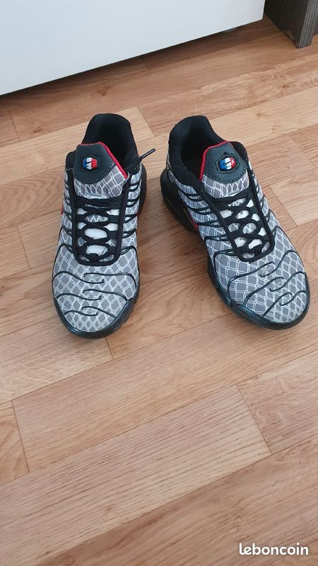 Sneakers (image 2)
