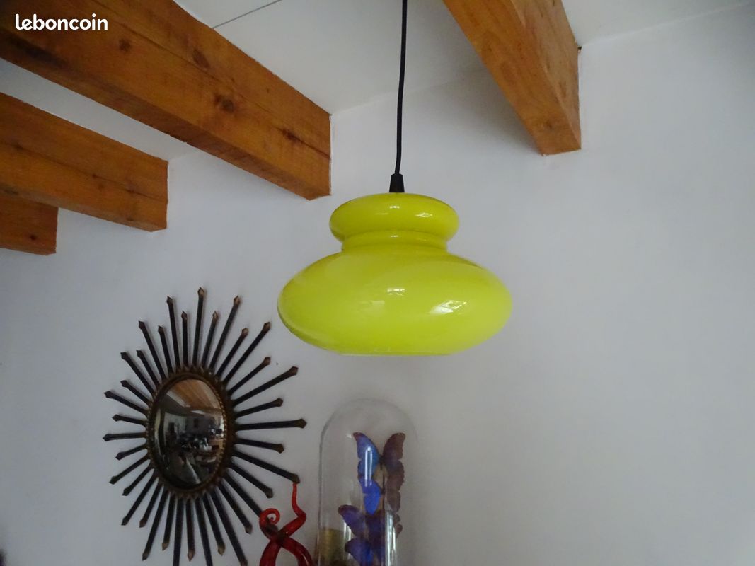 Plafonnier Lustre Vintage Années 70 En Opaline – Luminaire Rétro Sans Marque, état D'occasion