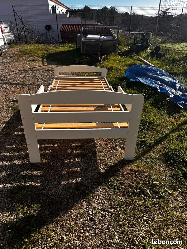 Lit IKEA enfant réglable + matela + tiroir de rangement (image 3)