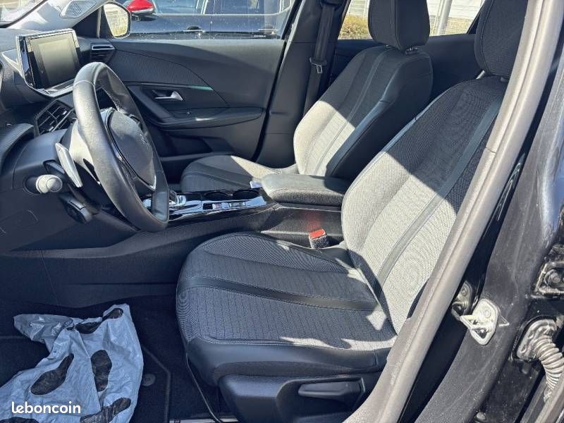 Peugeot 2008 PureTech 130 S&S EAT8 Allure Pack (image 9)