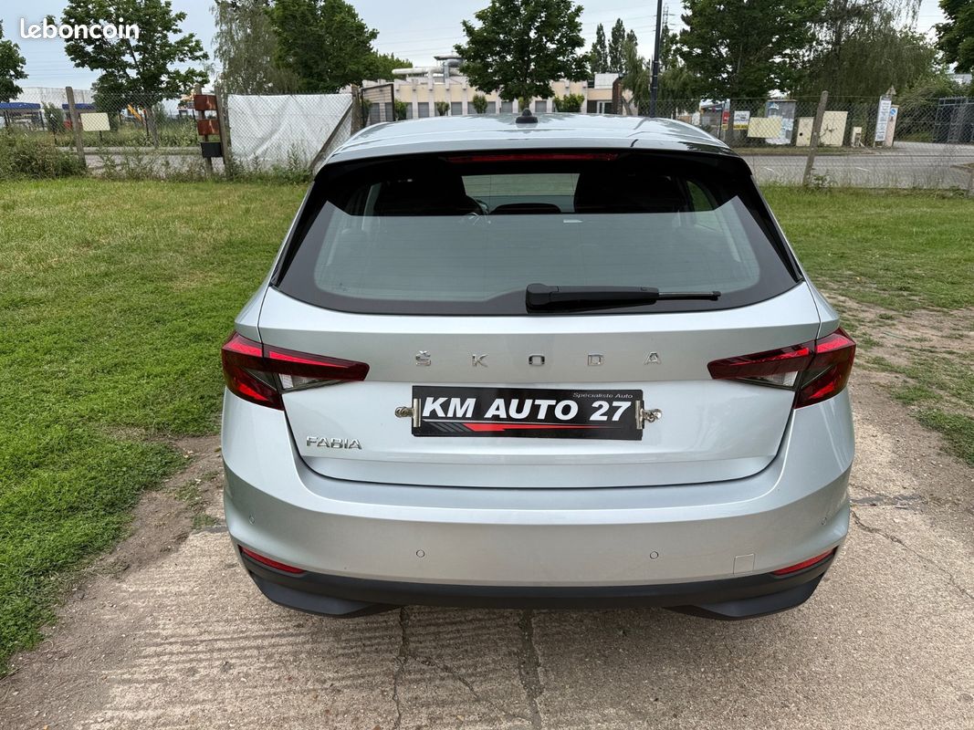 SKODA FABIA 1.0 Ambition 80 ch BVM5 TVA RECUPERABLE (image 12)