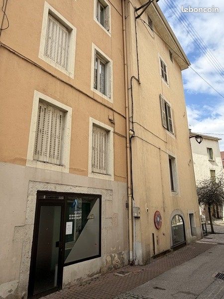 Immeuble 420 m² · à Saint-Claude · 420 m² · 262 500 €