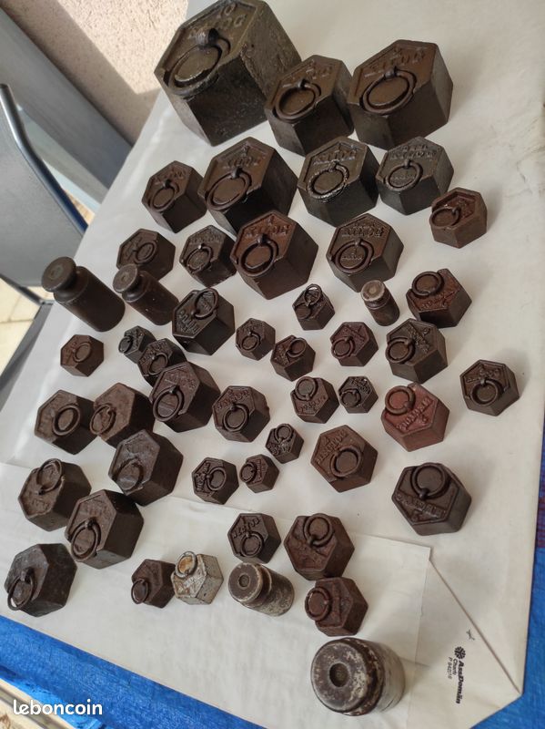 GROS POIDS DE 10 KILO plus LIVRAISON POSSIBLE CHARTRES le poids Lot 49 poids en fonte pour déco collection balance poids pour balance bascule agricole prix du lot 37 euros JE DISPOSE POIDS LAITON (image 1)