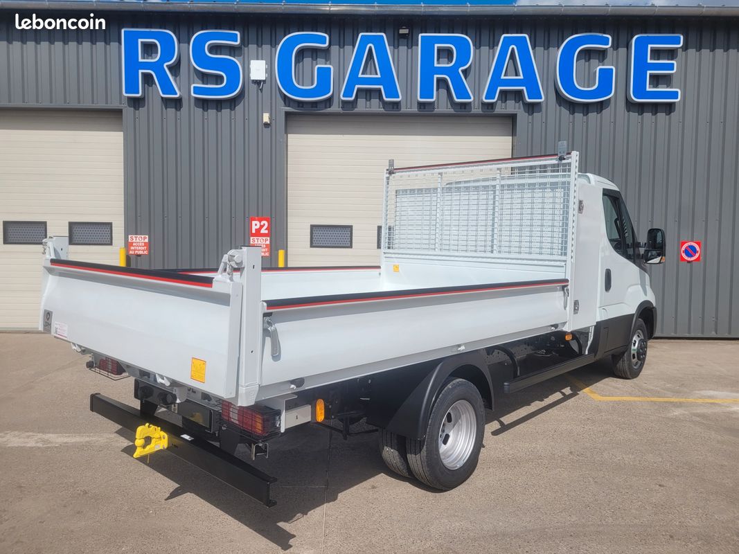 IVECO DAILY 35C18 HA8 PACK COMFORT + PACK CONSTRUCTION SIMPLE CABINE BENNE et COFFRE 03 PLACES comme NEUF avec BOITE AUTO + CAMÉRA + MOTEUR 3 LITRES + SUSPENSION RENFORCÉE ( Prix de Vente 49 990 HT ) (image 9)