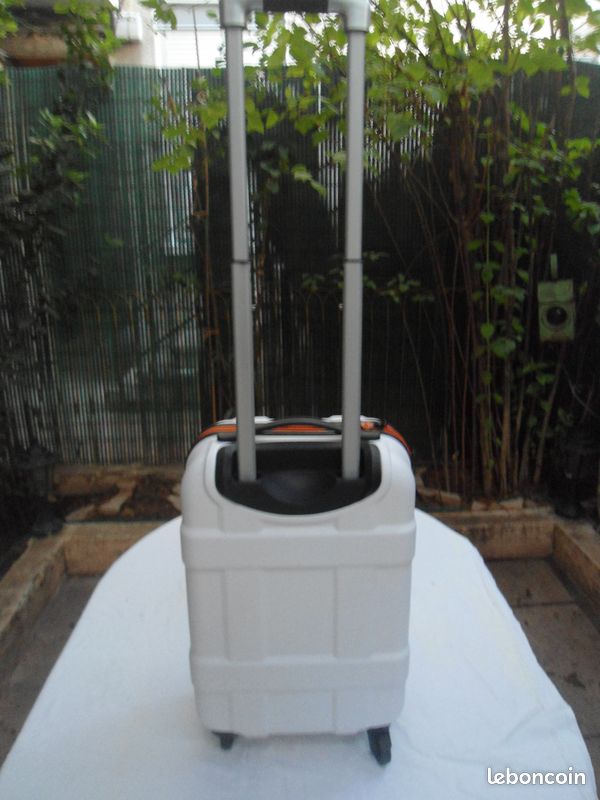 A vendre Valise de cabine Marque City Club (image 2)